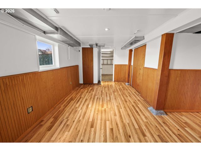 708 33RD St, Astoria, OR 97103