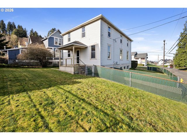 708 33RD St, Astoria, OR 97103