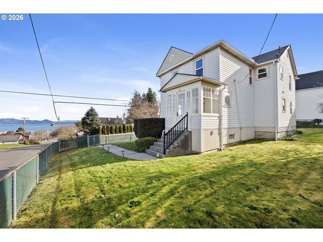 708 33RD St, Astoria, OR 97103