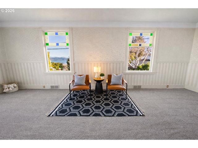 708 33RD St, Astoria, OR 97103