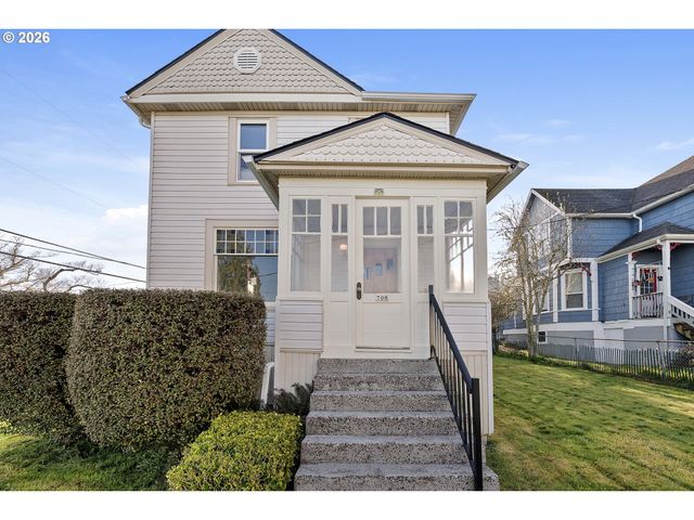 708 33RD St, Astoria, OR 97103