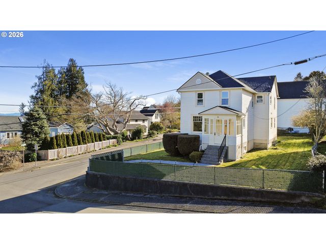 708 33RD St, Astoria, OR 97103