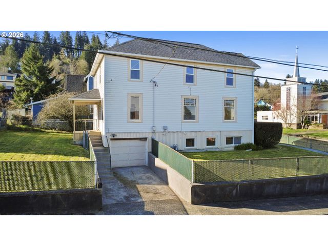 708 33RD St, Astoria, OR 97103