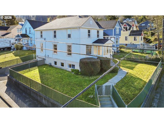 708 33RD St, Astoria, OR 97103