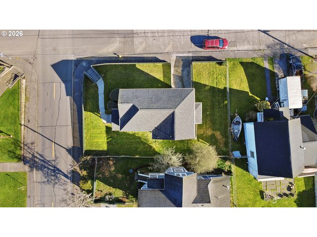 708 33RD St, Astoria, OR 97103