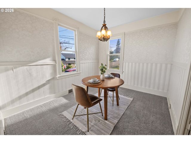 708 33RD St, Astoria, OR 97103