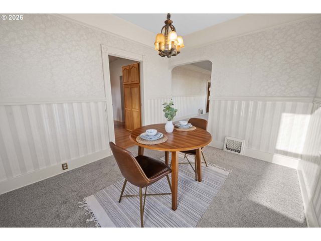 708 33RD St, Astoria, OR 97103