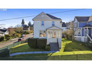 708 33RD St, Astoria, OR 97103