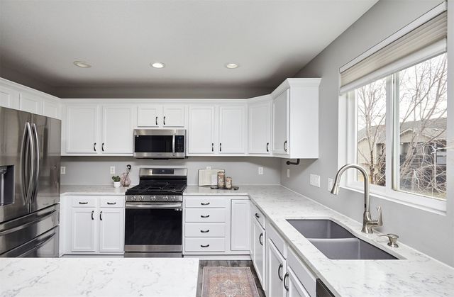 825 SE Hummingbird Circle, Waukee, IA 50263