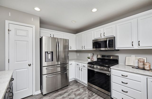 825 SE Hummingbird Circle, Waukee, IA 50263