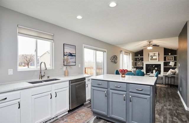 825 SE Hummingbird Circle, Waukee, IA 50263