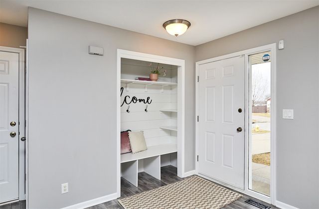 825 SE Hummingbird Circle, Waukee, IA 50263