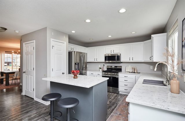 825 SE Hummingbird Circle, Waukee, IA 50263