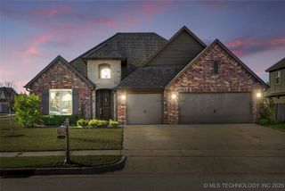 136 E 128th Place S, Jenks, OK 74037