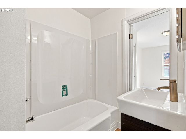 906 6TH St, Washougal, WA 98671
