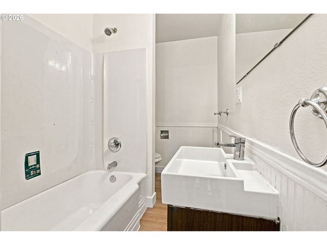 906 6TH St, Washougal, WA 98671
