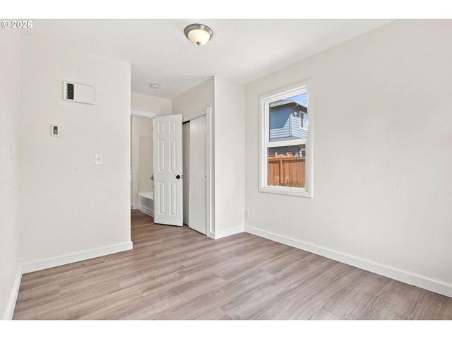 906 6TH St, Washougal, WA 98671