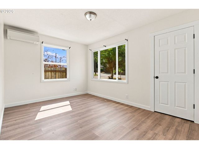 906 6TH St, Washougal, WA 98671