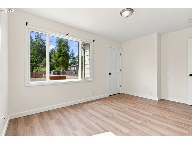 906 6TH St, Washougal, WA 98671