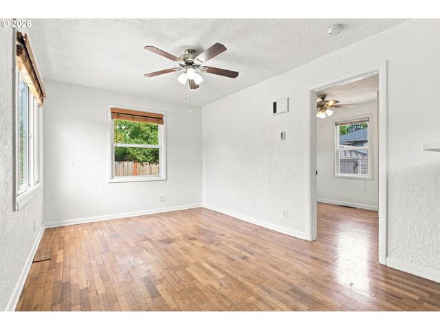 906 6TH St, Washougal, WA 98671