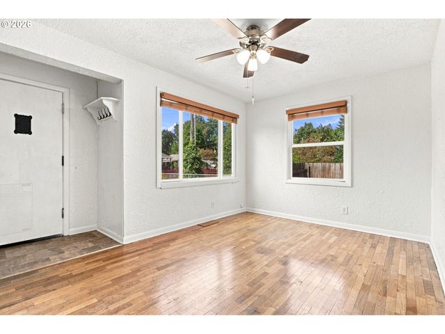 906 6TH St, Washougal, WA 98671