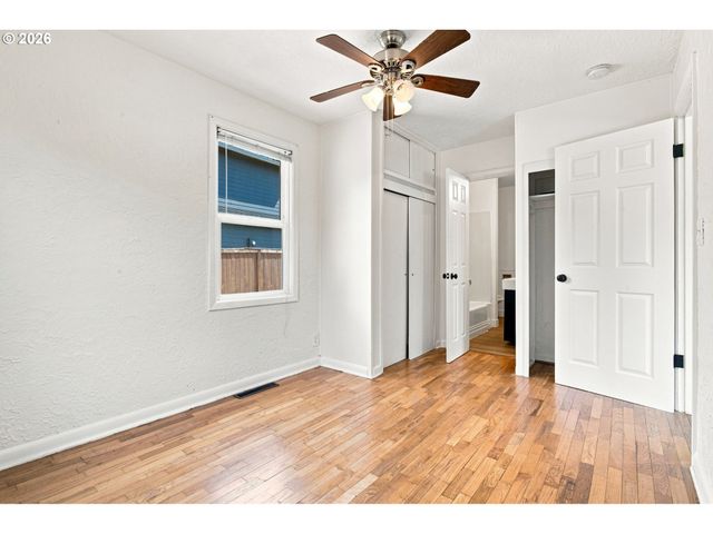 906 6TH St, Washougal, WA 98671