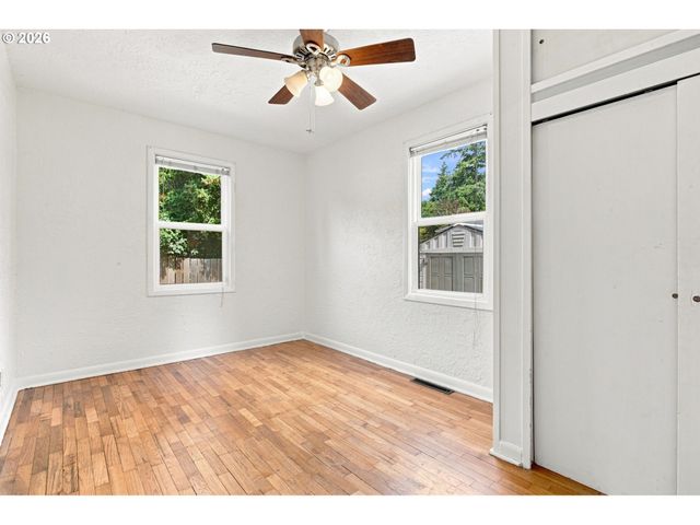 906 6TH St, Washougal, WA 98671