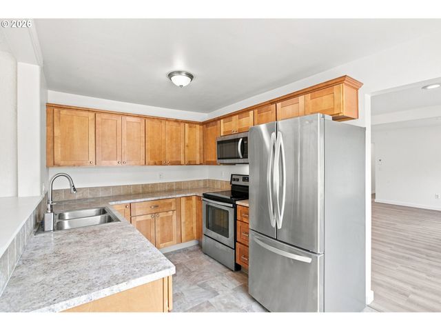 906 6TH St, Washougal, WA 98671