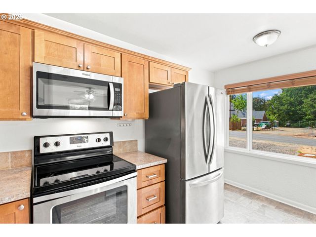 906 6TH St, Washougal, WA 98671