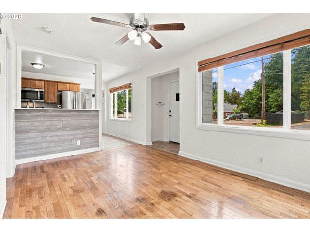 906 6TH St, Washougal, WA 98671