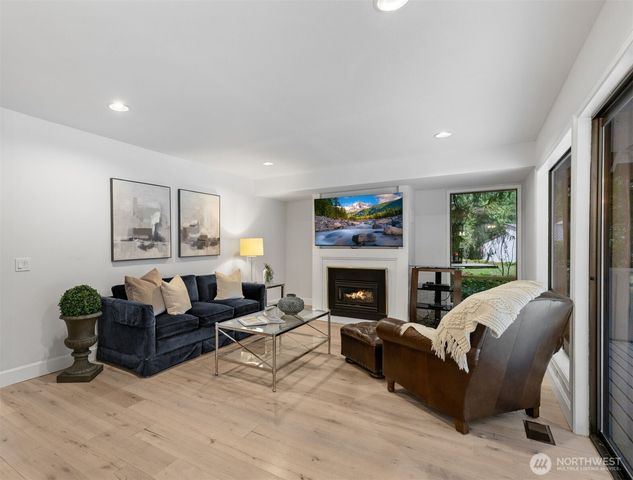 21845 NE 30th Place, Sammamish, WA 98074