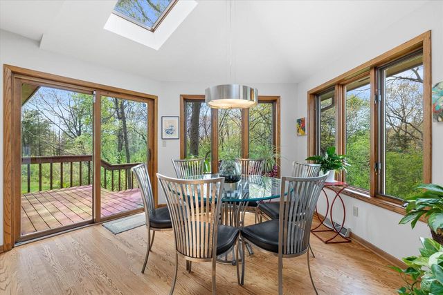 1161 Lost Woods ROAD, Summit, WI 53066