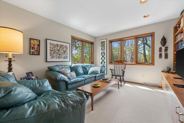 1161 Lost Woods ROAD, Summit, WI 53066