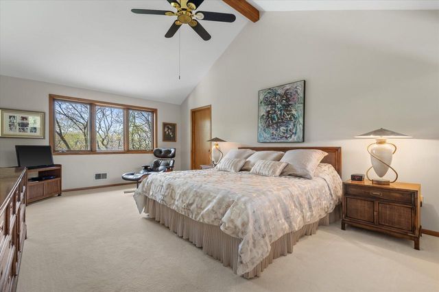 1161 Lost Woods ROAD, Summit, WI 53066