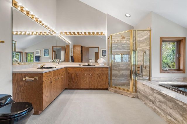 1161 Lost Woods ROAD, Summit, WI 53066