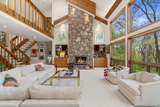1161 Lost Woods ROAD, Summit, WI 53066