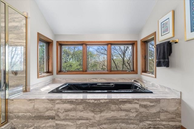 1161 Lost Woods ROAD, Summit, WI 53066