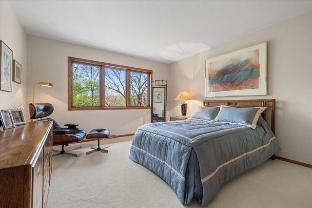 1161 Lost Woods ROAD, Summit, WI 53066