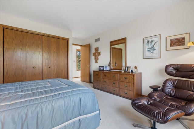 1161 Lost Woods ROAD, Summit, WI 53066