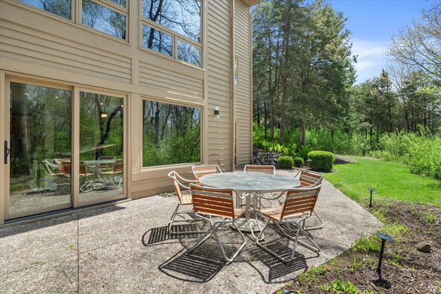 1161 Lost Woods ROAD, Summit, WI 53066