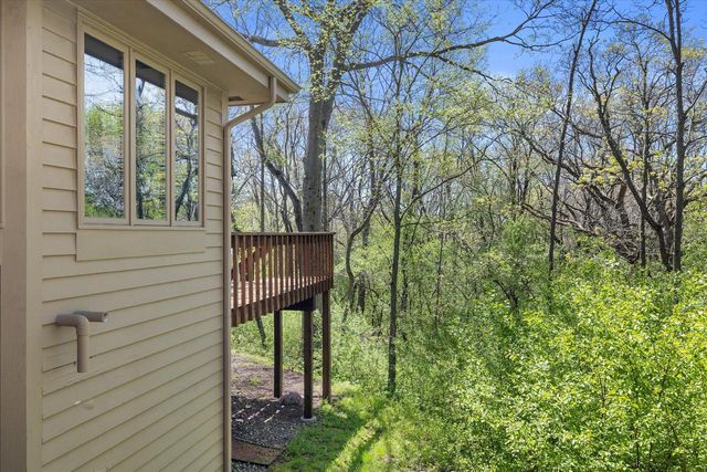 1161 Lost Woods ROAD, Summit, WI 53066