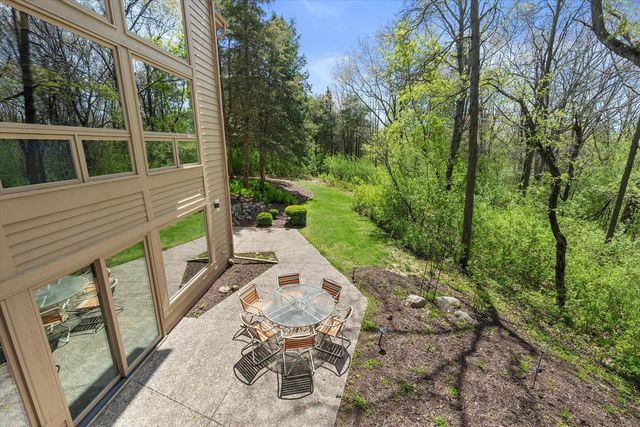 1161 Lost Woods ROAD, Summit, WI 53066