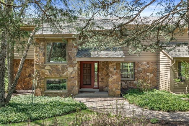 1161 Lost Woods ROAD, Summit, WI 53066