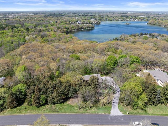1161 Lost Woods ROAD, Summit, WI 53066