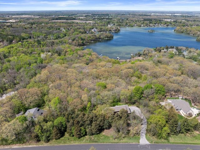 1161 Lost Woods ROAD, Summit, WI 53066
