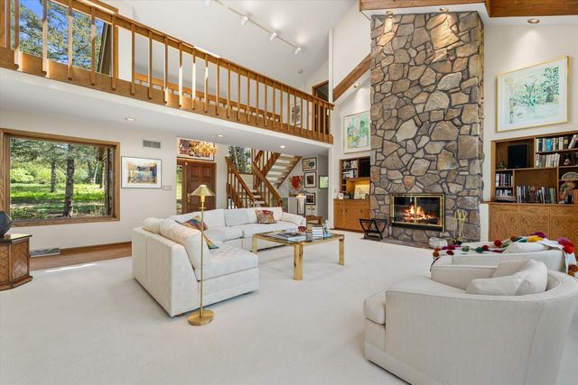 1161 Lost Woods ROAD, Summit, WI 53066