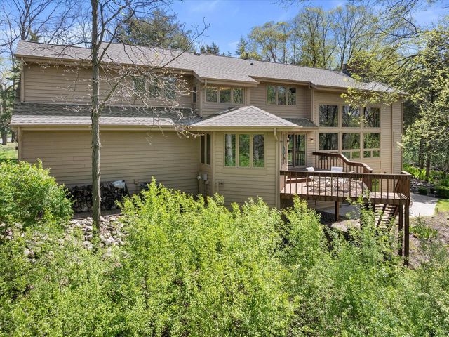 1161 Lost Woods ROAD, Summit, WI 53066