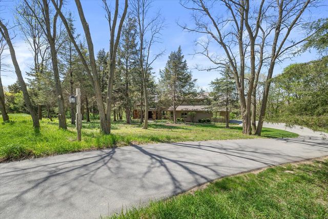 1161 Lost Woods ROAD, Summit, WI 53066