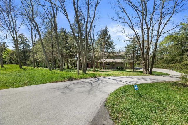 1161 Lost Woods ROAD, Summit, WI 53066