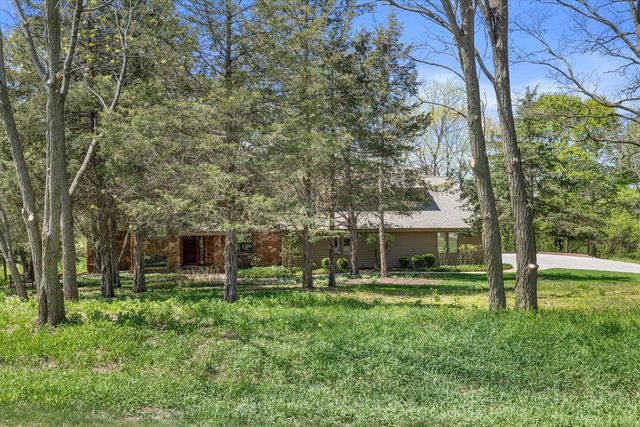 1161 Lost Woods ROAD, Summit, WI 53066